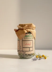 دمنوش گیاهی آرامبخش همنشین در بسته‌بندی شیشه‌ای ارگانیک.