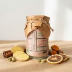 دمنوش منو بخور سرما نخور همنشین با ترکیبات زنجبیل، دارچین و لیمو خشک.